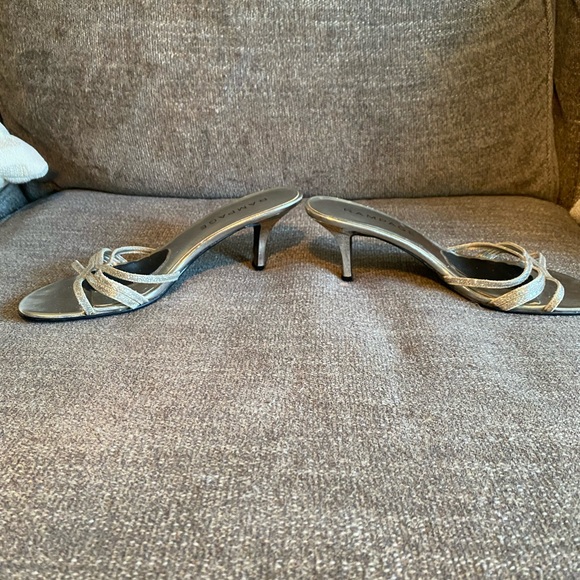 Silver Rampage heels - Picture 3 of 3